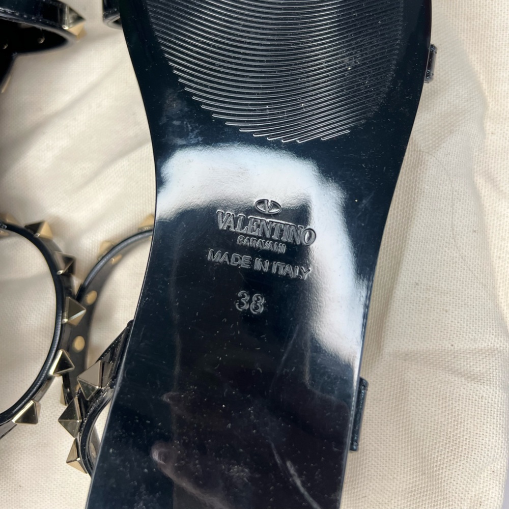VALENTINO ROCKSTUD FLAT RUBBER SANDAL - Picture 5 of 6
